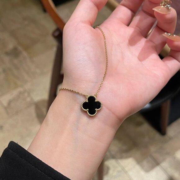 COPY - Authentic✨ Van Cleef & Arpels ✨18k necklace - Picture 2 of 7